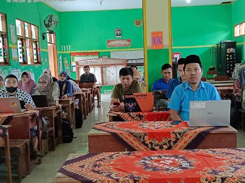 RAPAT OPERATOR DAPODIK